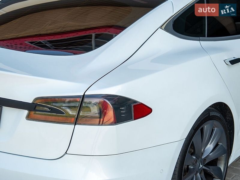 Лифтбек Tesla Model S 2017 в Киеве фото 14 Лифтбек Tesla Model S 2017 в Киеве