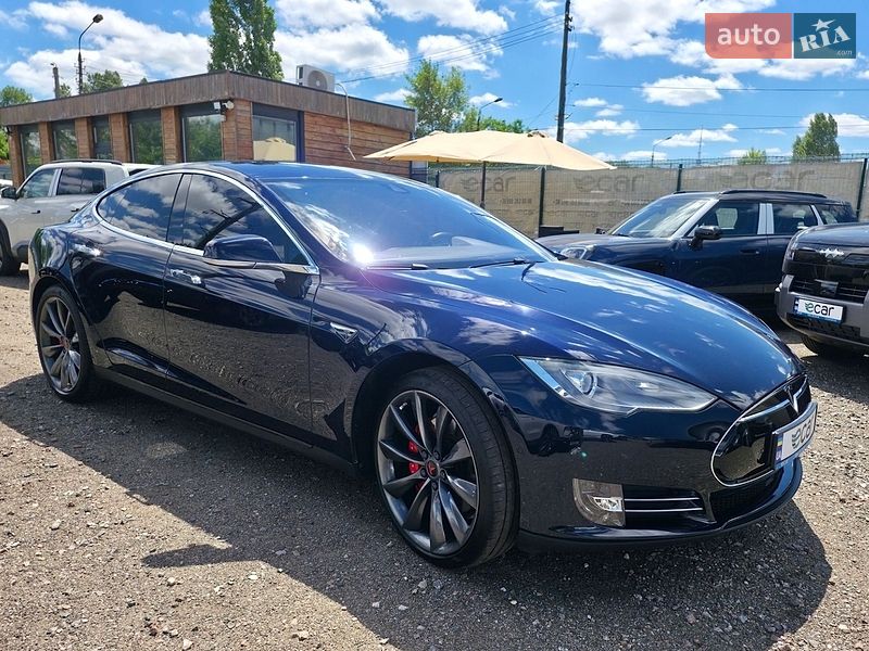 Лифтбек Tesla Model S 2015 в Киеве