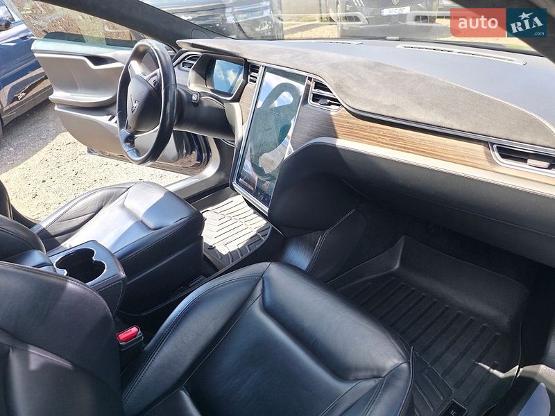 Лифтбек Tesla Model S 2015 в Киеве