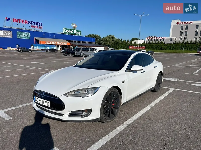 Tesla Model S 2013