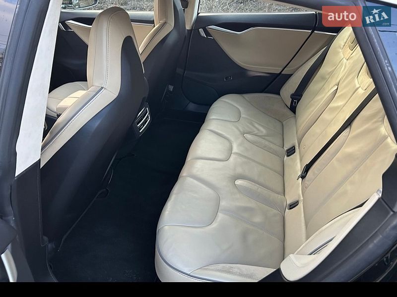 Ліфтбек Tesla Model S 2013 в Києві