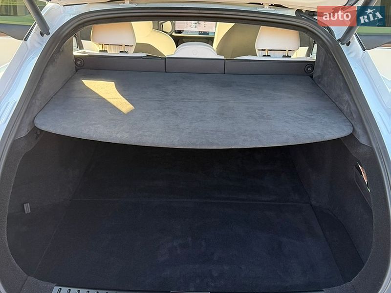 Лифтбек Tesla Model S 2023 в Киеве