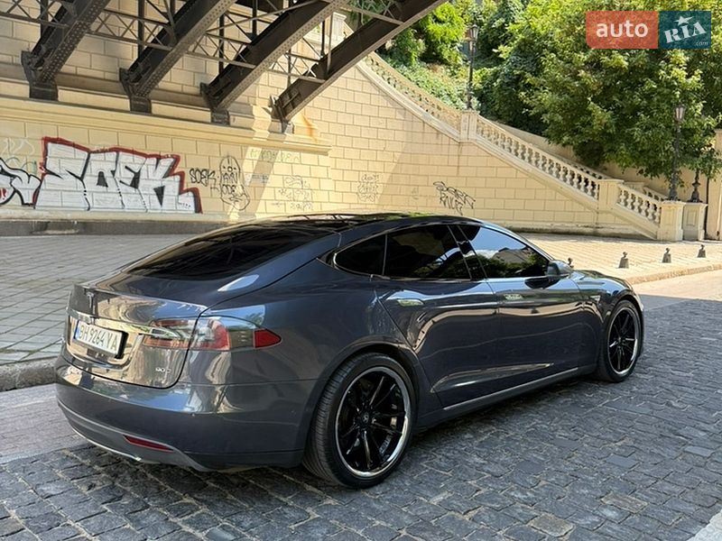 Ліфтбек Tesla Model S 2016 в Одесі