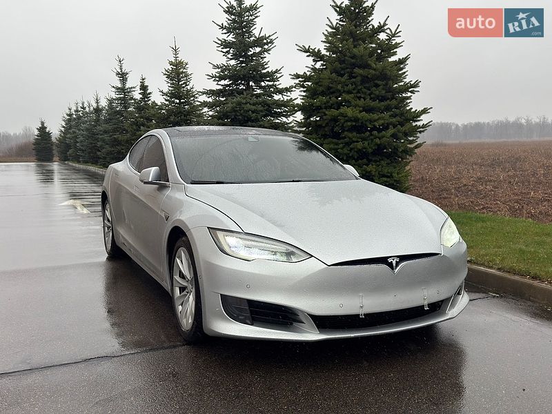 Лифтбек Tesla Model S 2016 в Киеве