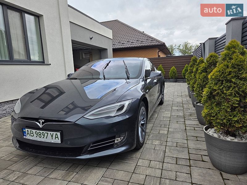 Лифтбек Tesla Model S 2018 в Виннице