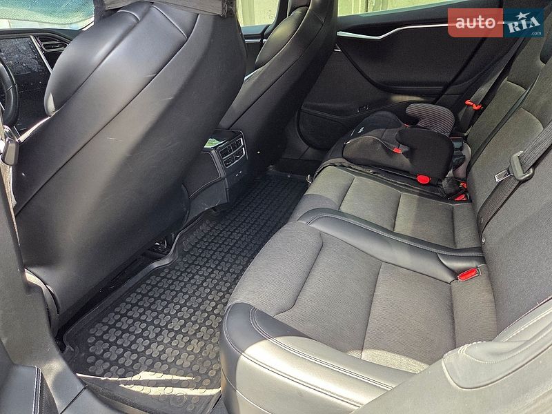 Лифтбек Tesla Model S 2018 в Виннице