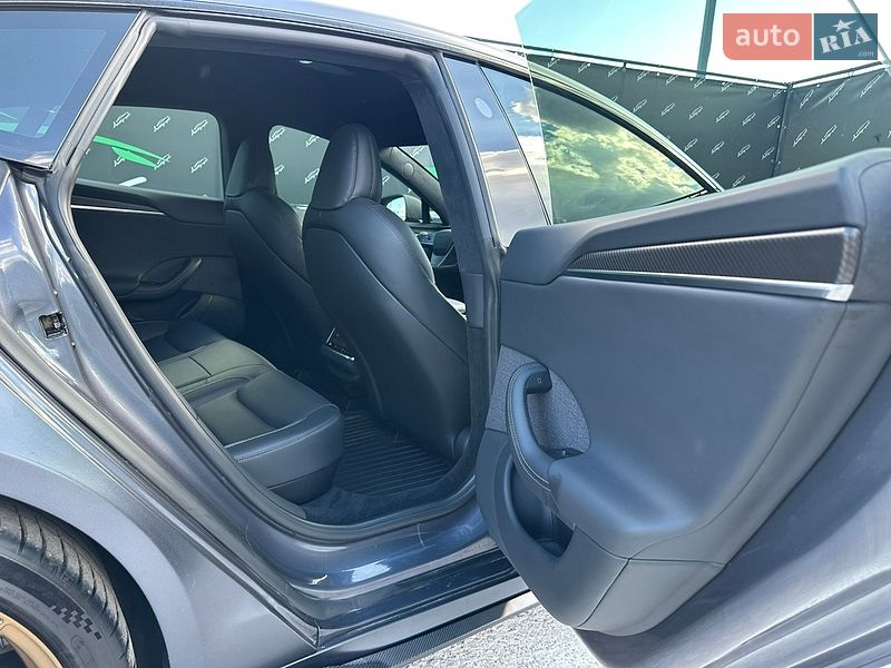 Лифтбек Tesla Model S 2022 в Киеве