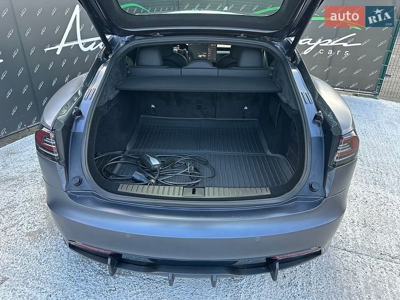 Лифтбек Tesla Model S 2022 в Киеве