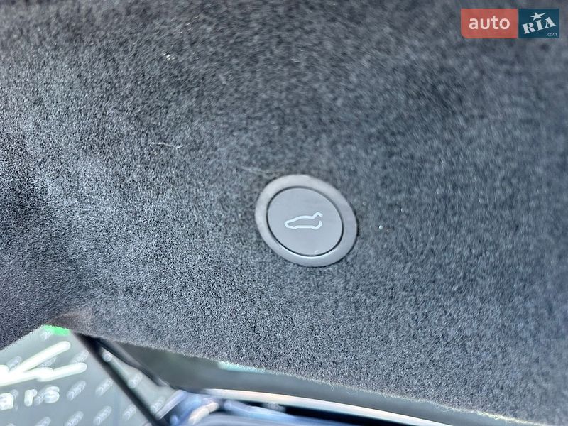 Лифтбек Tesla Model S 2022 в Киеве