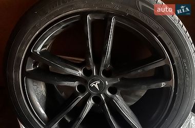 Ліфтбек Tesla Model S 2017 в Києві фото 31 Ліфтбек Tesla Model S 2017 в Києві