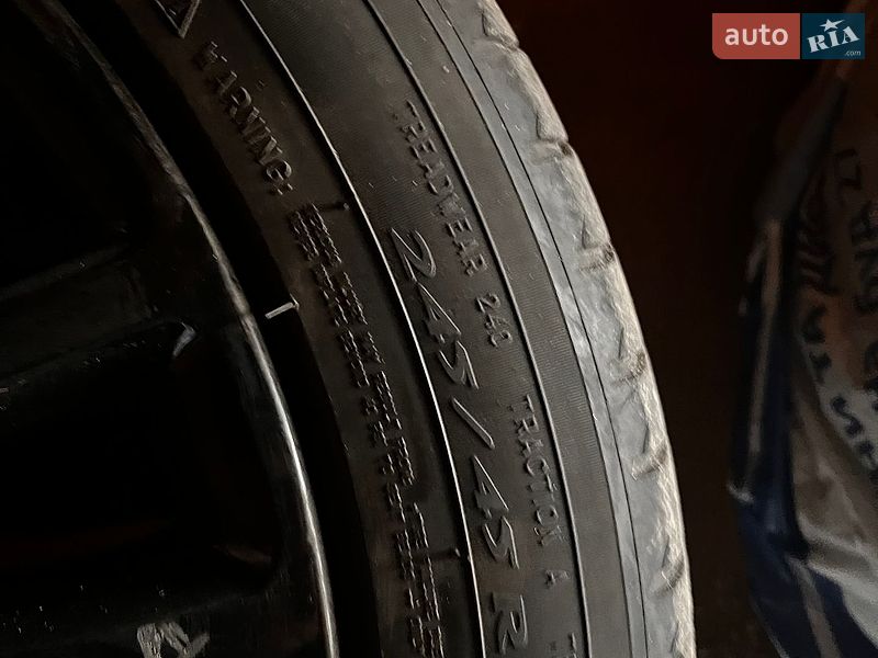 Лифтбек Tesla Model S 2017 в Павлограде