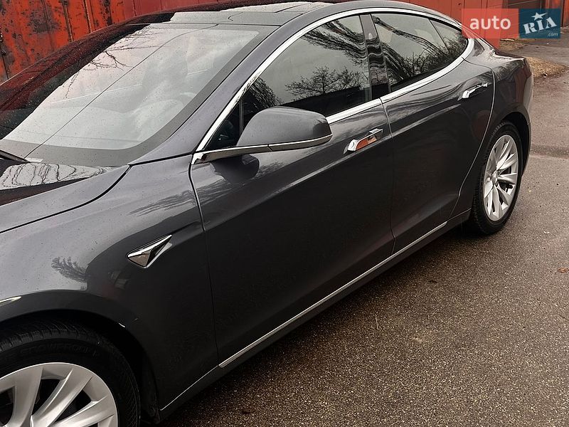 Ліфтбек Tesla Model S 2017 в Києві фото 34 Ліфтбек Tesla Model S 2017 в Києві