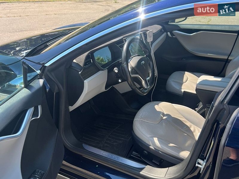 Лифтбек Tesla Model S 2015 в Николаеве