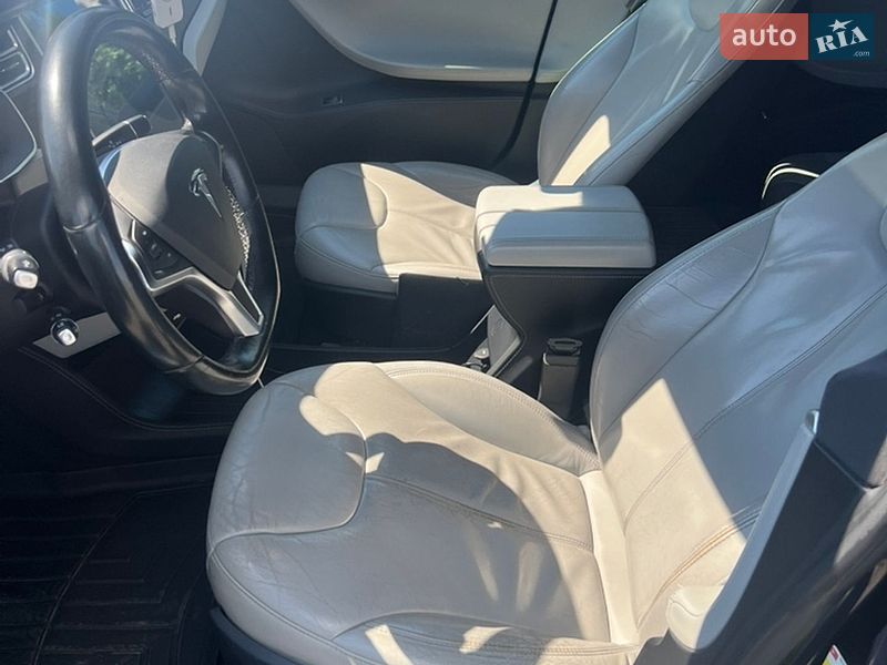 Ліфтбек Tesla Model S 2015 в Миколаєві