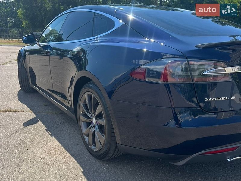 Лифтбек Tesla Model S 2015 в Николаеве
