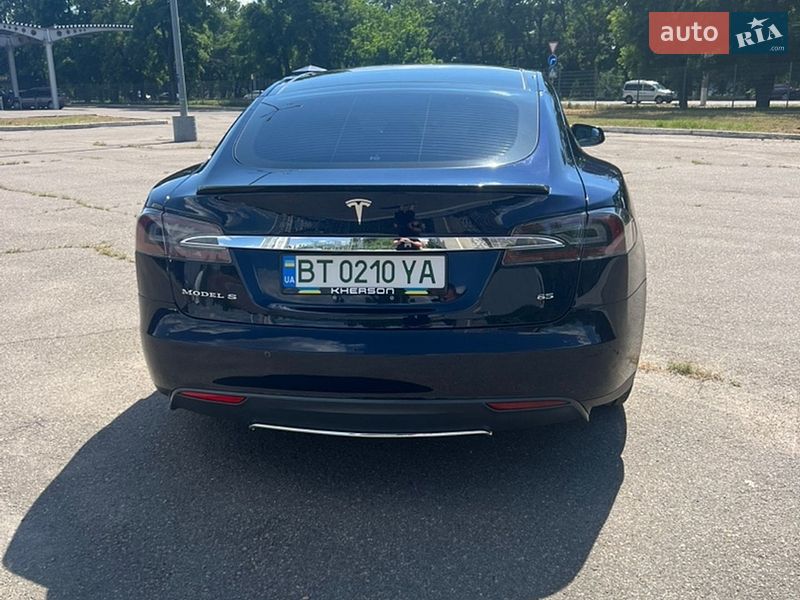 Лифтбек Tesla Model S 2015 в Николаеве