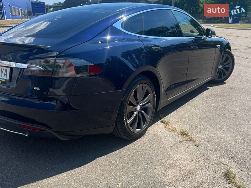 Лифтбек Tesla Model S 2015 в Николаеве