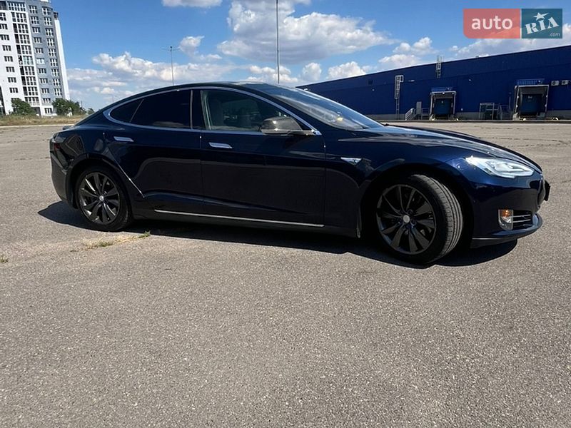 Лифтбек Tesla Model S 2015 в Николаеве
