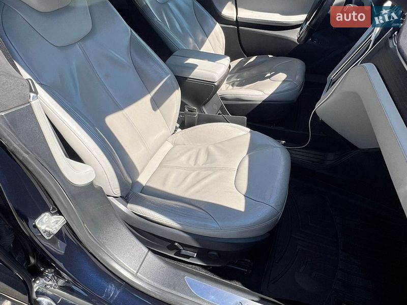Ліфтбек Tesla Model S 2015 в Миколаєві