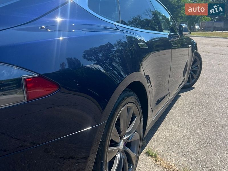 Лифтбек Tesla Model S 2015 в Николаеве