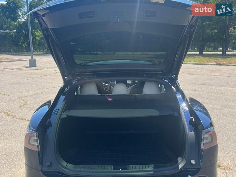 Лифтбек Tesla Model S 2015 в Николаеве