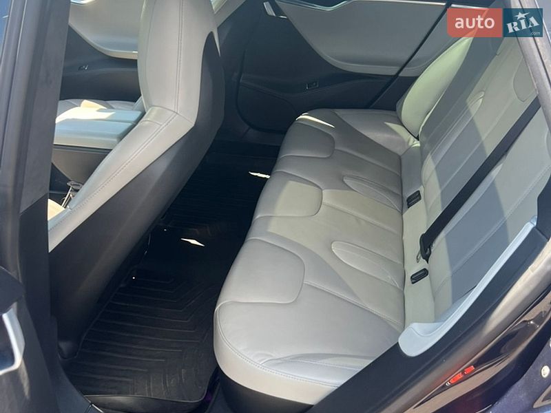 Лифтбек Tesla Model S 2015 в Николаеве