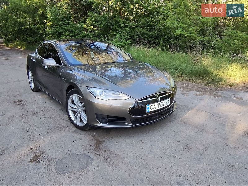 Tesla Model S 2016