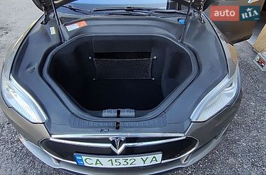 Ліфтбек Tesla Model S 2016 в Черкасах фото 15 Ліфтбек Tesla Model S 2016 в Черкасах