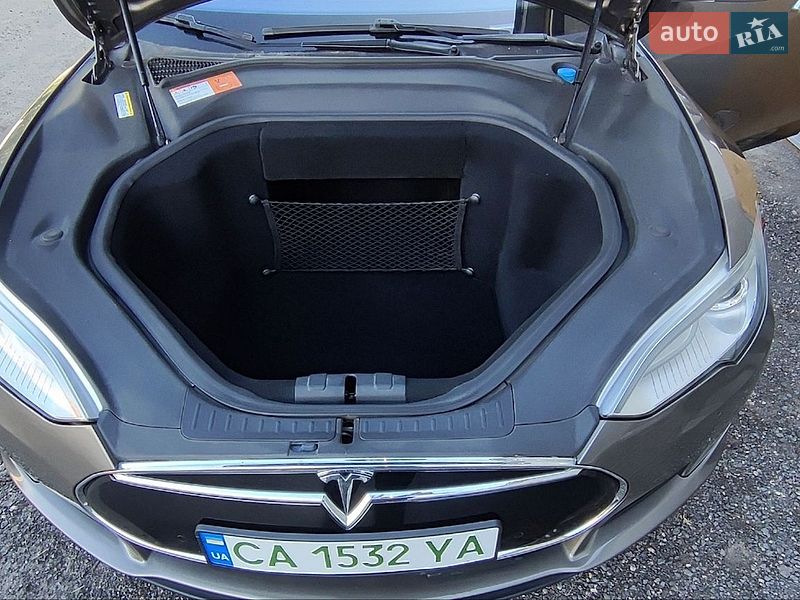 Ліфтбек Tesla Model S 2016 в Черкасах фото 15 Ліфтбек Tesla Model S 2016 в Черкасах