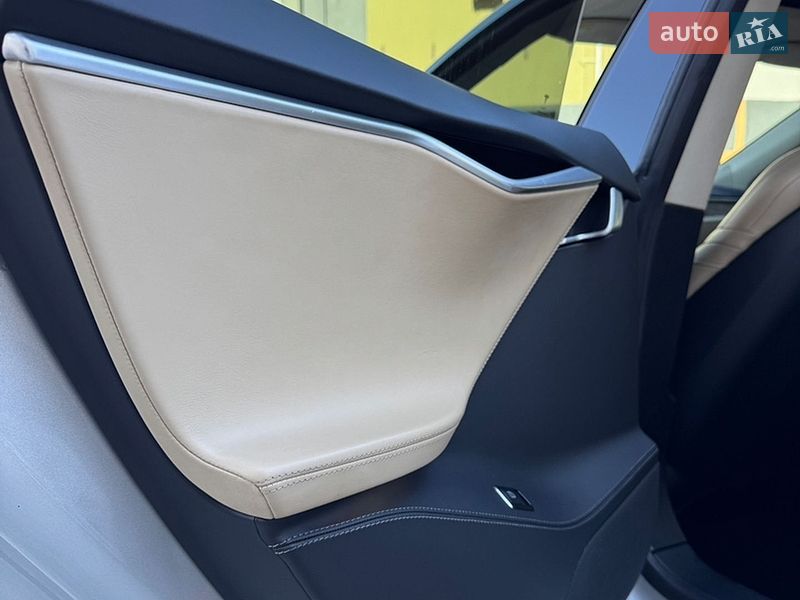 Ліфтбек Tesla Model S 2016 в Коломиї