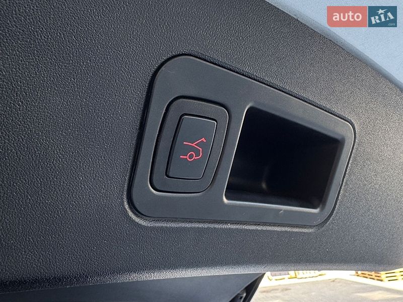 Ліфтбек Tesla Model S 2016 в Коломиї