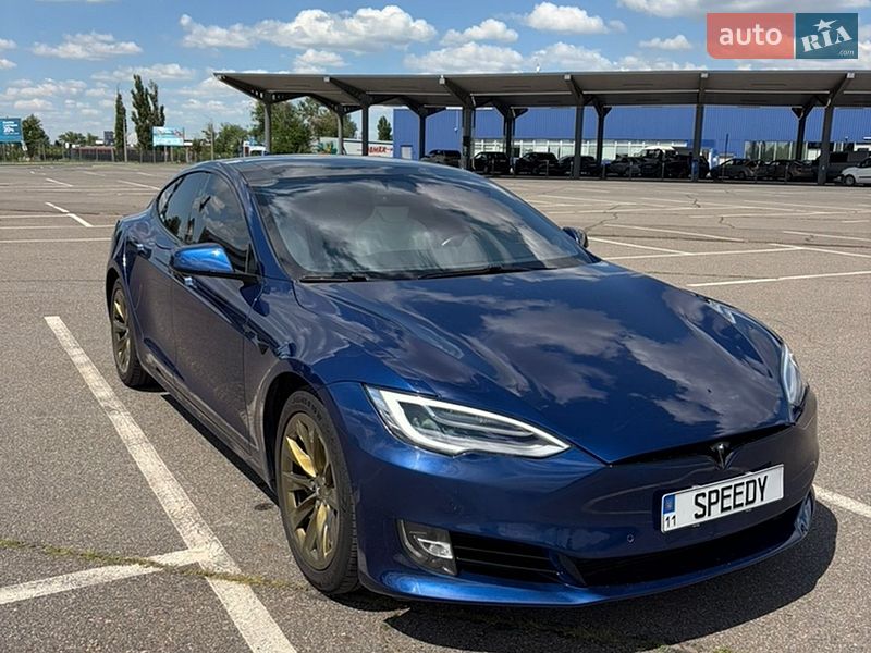 Лифтбек Tesla Model S 2018 в Львове