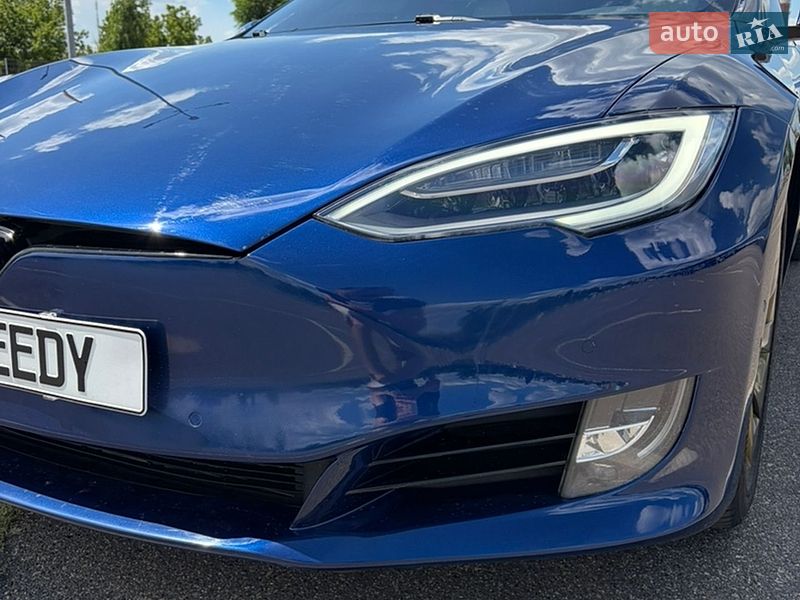 Лифтбек Tesla Model S 2018 в Львове