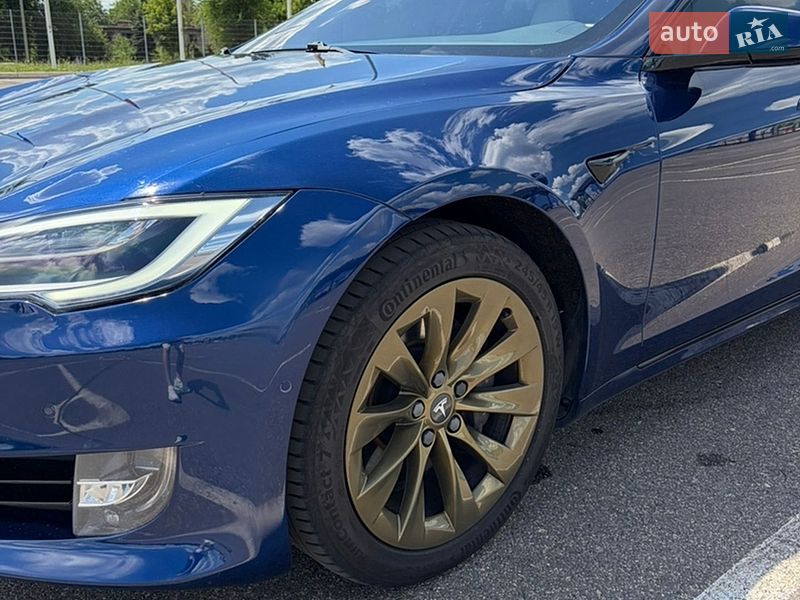 Лифтбек Tesla Model S 2018 в Львове