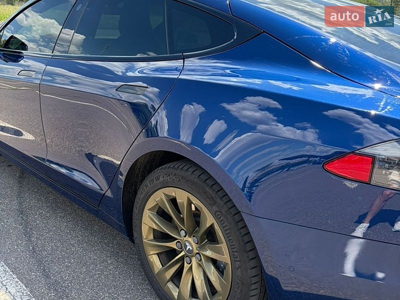 Лифтбек Tesla Model S 2018 в Львове