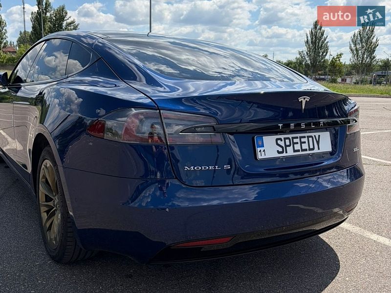 Лифтбек Tesla Model S 2018 в Львове