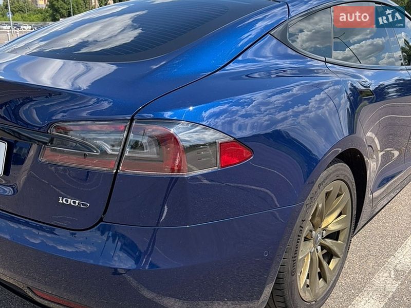 Лифтбек Tesla Model S 2018 в Львове