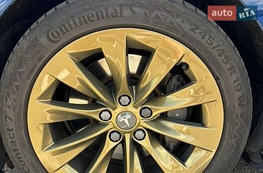 Лифтбек Tesla Model S 2018 в Львове
