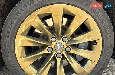 Лифтбек Tesla Model S 2018 в Львове