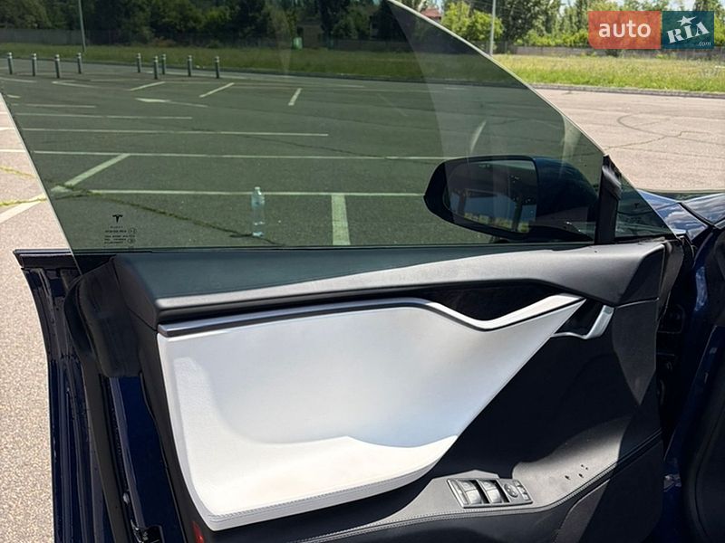 Лифтбек Tesla Model S 2018 в Львове