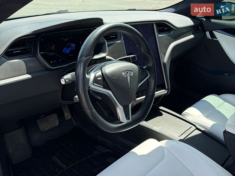 Лифтбек Tesla Model S 2018 в Львове
