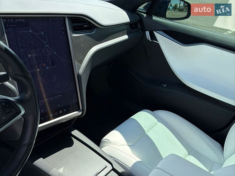 Лифтбек Tesla Model S 2018 в Львове
