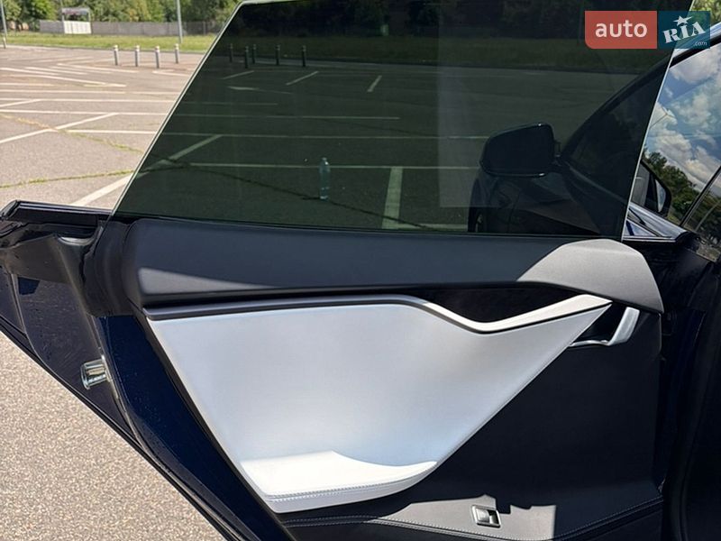 Ліфтбек Tesla Model S 2018 в Кривому Розі