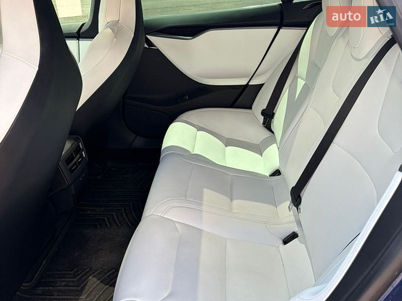 Лифтбек Tesla Model S 2018 в Львове