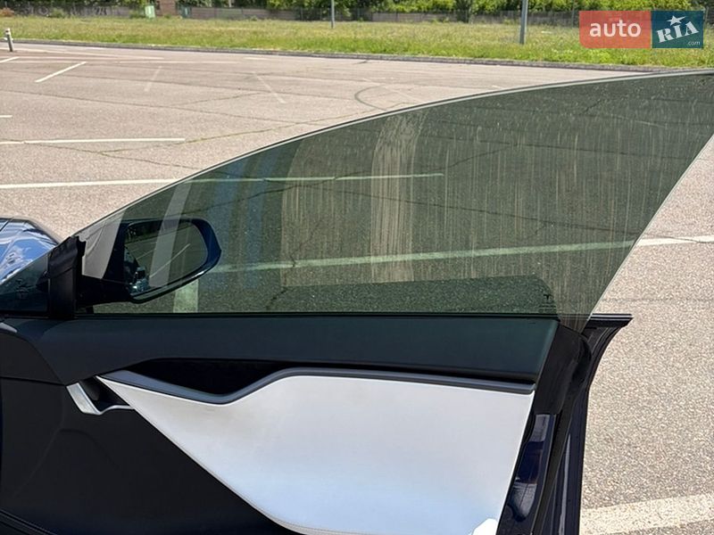 Лифтбек Tesla Model S 2018 в Львове