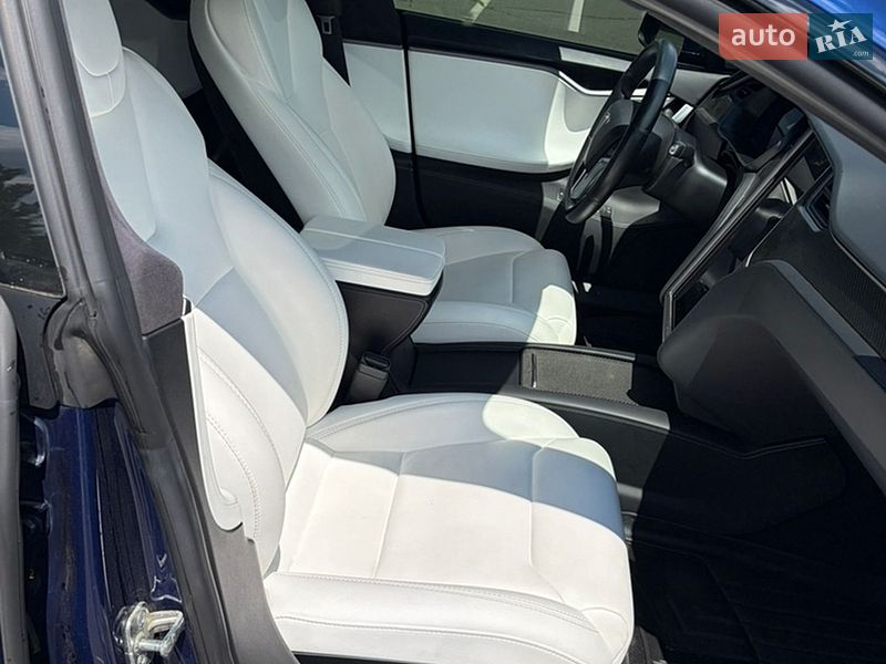 Лифтбек Tesla Model S 2018 в Львове