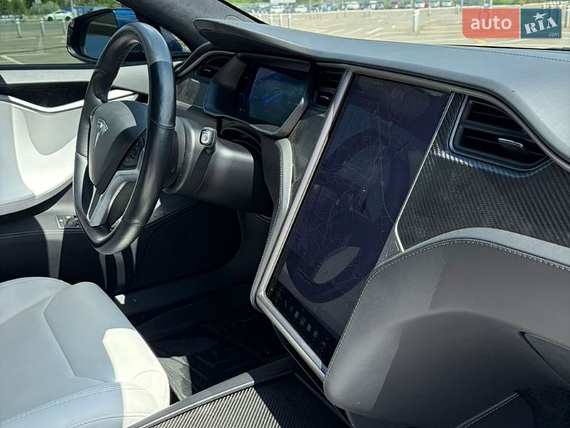 Лифтбек Tesla Model S 2018 в Львове