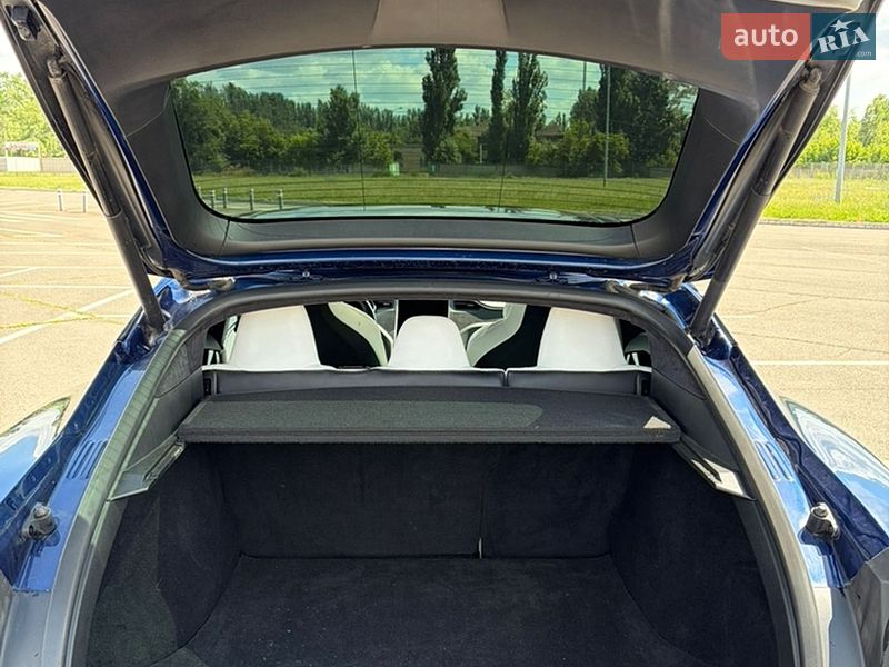 Лифтбек Tesla Model S 2018 в Львове