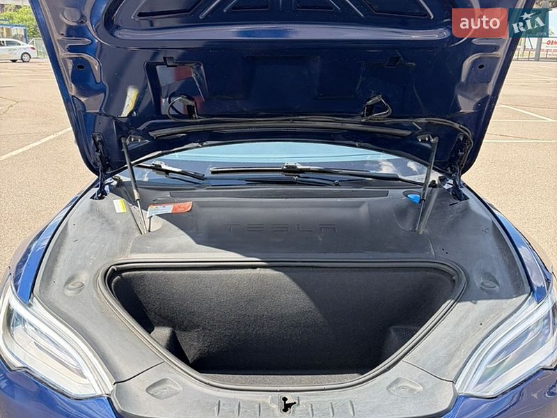 Лифтбек Tesla Model S 2018 в Львове