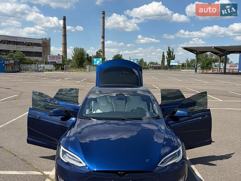 Лифтбек Tesla Model S 2018 в Львове